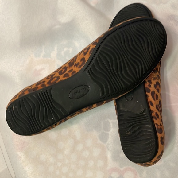 Shoes - Picture 4 of 5